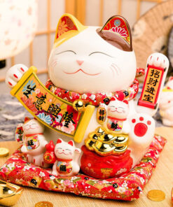 Mèo may mắn bày cửa hàng kinh doanh