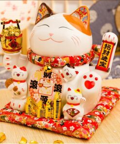 Mèo may mắn bày cửa hàng kinh doanh