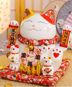 Mèo may mắn bày cửa hàng kinh doanh