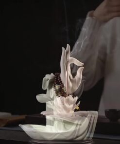 Thác khói trầm hương bàn tay Phật