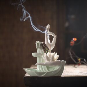 Thác khói trầm hương bàn tay Phật