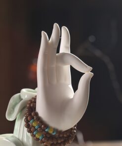 Thác khói trầm hương bàn tay Phật