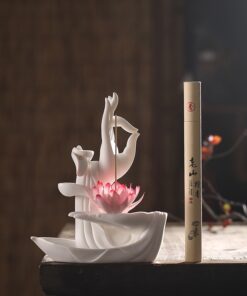 Thác khói trầm hương bàn tay Phật