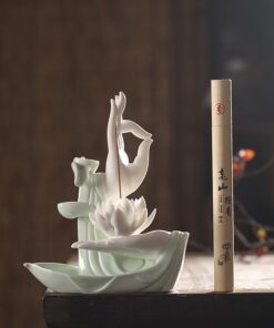 Thác khói trầm hương bàn tay Phật