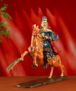 Tượng Quan Công "một mình cưỡi ngựa ngàn dặm"