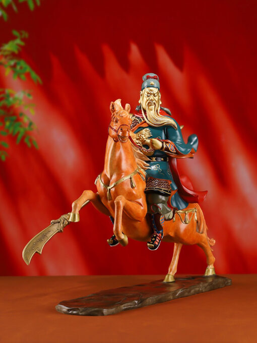 tuong-quan-cong-mot-minh-cuoi-ngua 1 Tượng Quan Công "một mình cưỡi ngựa ngàn dặm"