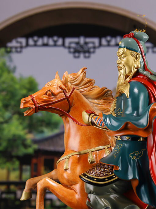 tuong-quan-cong-mot-minh-cuoi-ngua 5 Tượng Quan Công "một mình cưỡi ngựa ngàn dặm"