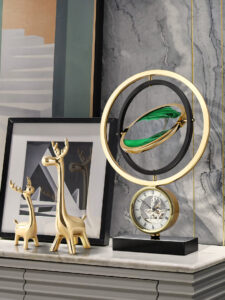 Đồng hồ để bàn kết hợp tranh cát