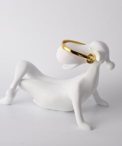 Tượng bò nghe nhạc