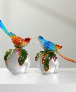 Mô hình chim đứng trên quả cầu pha lê