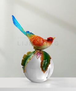 Mô hình chim đứng trên quả cầu pha lê