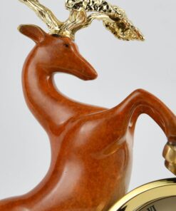 Đồng hồ hươu để bàn phòng khách