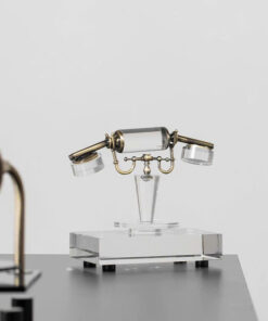 Mô hình điện thoại bằng pha lê