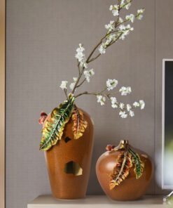 Bình căm hoa bằng gốm phong cách Vintage