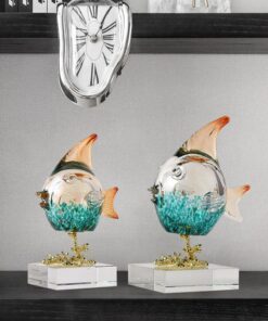 Tượng con cá làm bằng pha lê