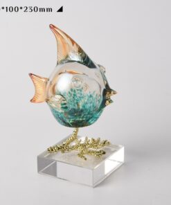 Tượng con cá làm bằng pha lê