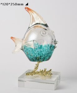 Tượng con cá làm bằng pha lê