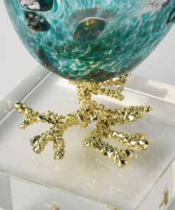 Tượng con cá làm bằng pha lê