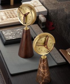 Đồng hồ gỗ óc chó để bàn sáng tạo