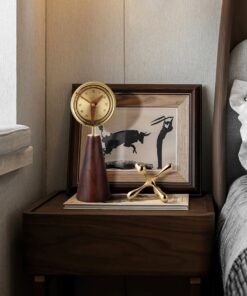 Đồng hồ gỗ óc chó để bàn sáng tạo