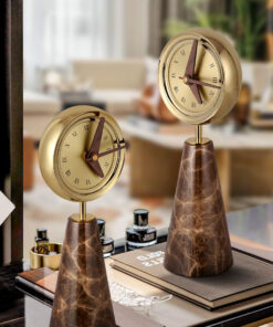 Đồng hồ gỗ óc chó để bàn sáng tạo