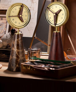 Đồng hồ gỗ óc chó để bàn sáng tạo