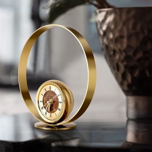 dong-ho-trang-tri-ke-tivi 4 8