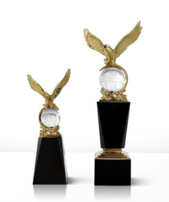 Tượng đại bàng bày bàn làm việc