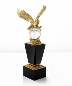 Tượng đại bàng bày bàn làm việc