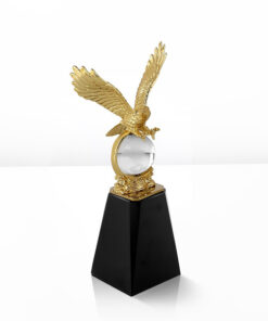 Tượng đại bàng bày bàn làm việc