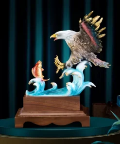 Tượng đại bàng cưỡi sóng biển