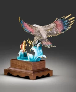 Tượng đại bàng cưỡi sóng biển