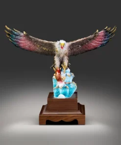 Tượng đại bàng cưỡi sóng biển