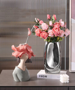 Mô hình bé gái trang trí