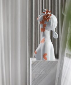 Tượng điêu khắc "hoa trên mắt"