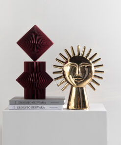 Tượng nữ thần mặt trời