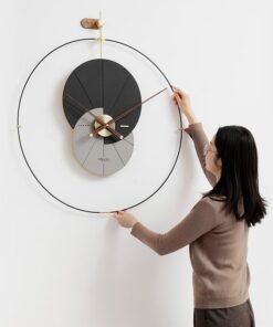 Đồng hồ treo tường phong cách tối giản