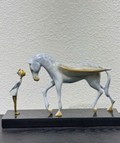 Tượng Nghệ Thuật Bé Gái Và Ngựa Thần