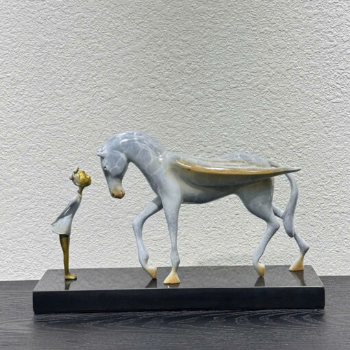 tuong-be-gai-va-ngua-than (3) Tượng Nghệ Thuật Bé Gái Và Ngựa Thần