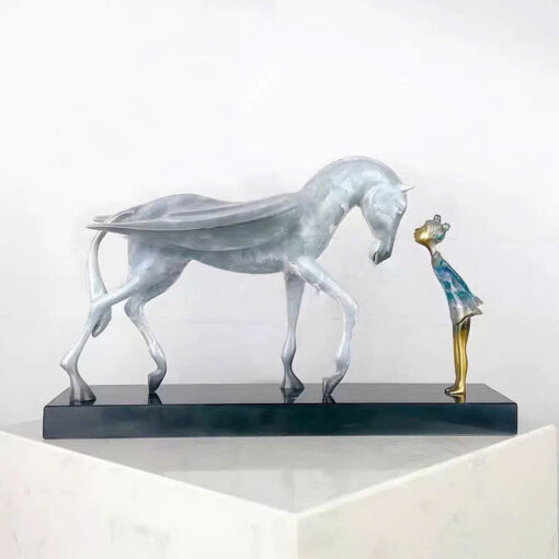 tuong-be-gai-va-ngua-than Tượng Nghệ Thuật Bé Gái Và Ngựa Thần