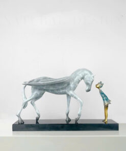 Tượng Nghệ Thuật Bé Gái Và Ngựa Thần