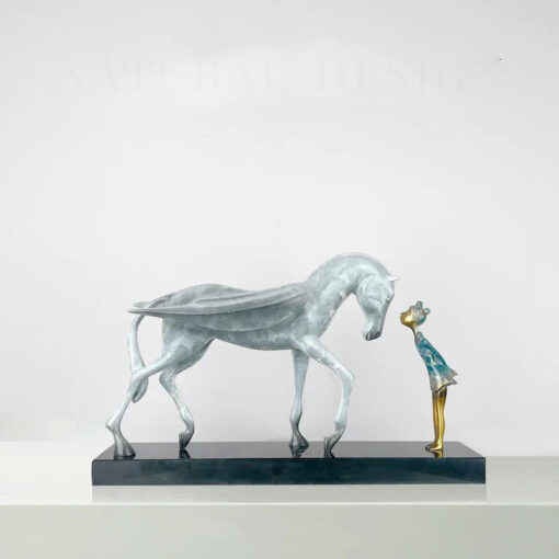 tuong-be-gai-va-ngua-than 6 Tượng Nghệ Thuật Bé Gái Và Ngựa Thần