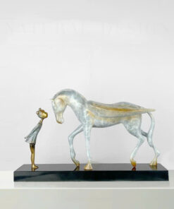 Tượng Nghệ Thuật Bé Gái Và Ngựa Thần