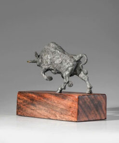 Tượng Bò Tót Dũng Mãnh Phong Thủy