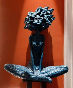 Tượng Cô Gái Làn Tóc Gió