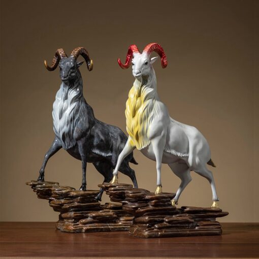 tuong-de-dung-tren-nui-da (1) Tượng Dê Đứng Trên Núi Đá