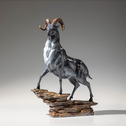 tuong-de-dung-tren-nui-da (5) Tượng Dê Đứng Trên Núi Đá