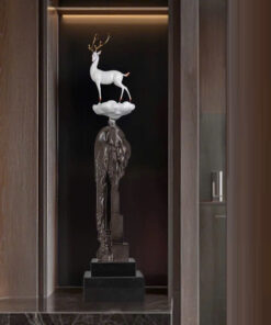 Tượng Hươu Trắng Đứng Trên Mây Nghệ Thuật