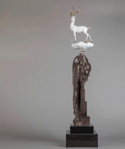 Tượng Hươu Trắng Đứng Trên Mây Nghệ Thuật
