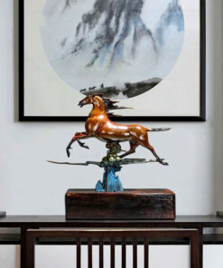 Tượng Ngựa Bay Lên Đỉnh Thành Công